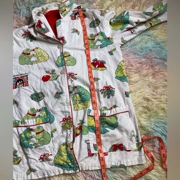 Nick and Nora Christmas frogs pajama top - Picture 9 of 9